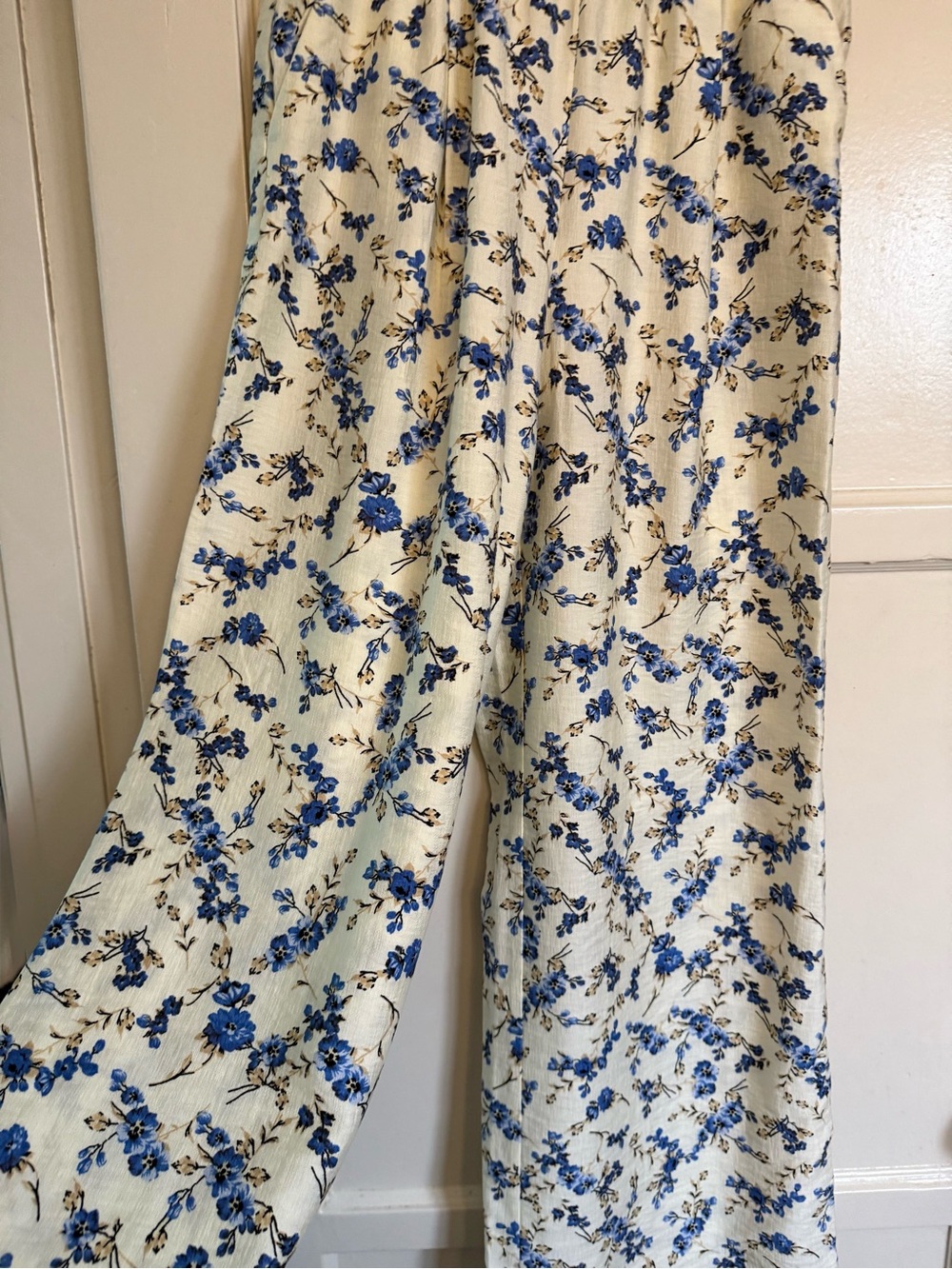 A New Day Cream Blue Floral High-Rise Wide-Leg Pants | Size Small - Picture 4 of 6